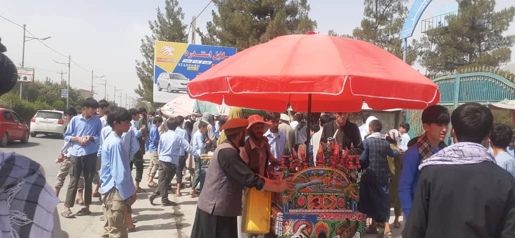 پیاده‌روها در شهر جدید فیض‌آباد پاک‌سازی می‌شوند